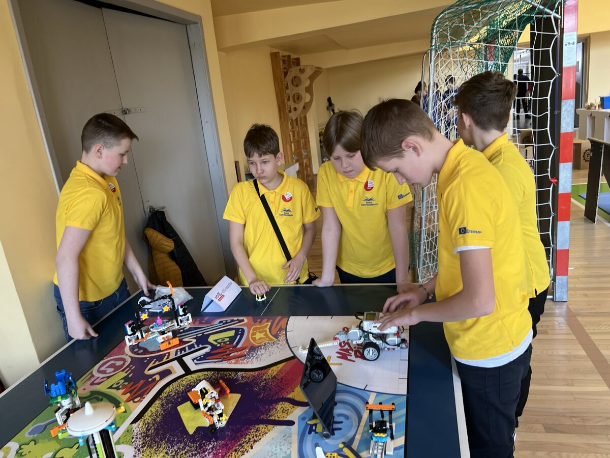Laim jimai Respublikin se FIRST LEGO LEAGUE Var ybose Vilniuje 